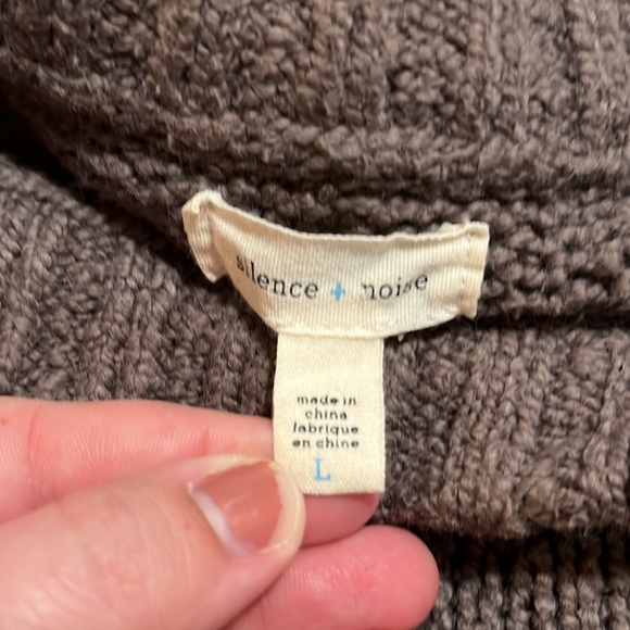 Urban Outfitters Silence + Noise Cropped Sweater - Picture 3 of 5